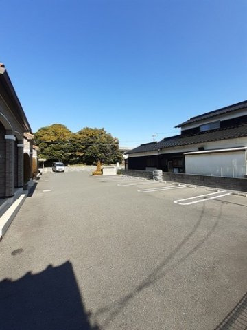 シャン　ド　ランジュの駐車場