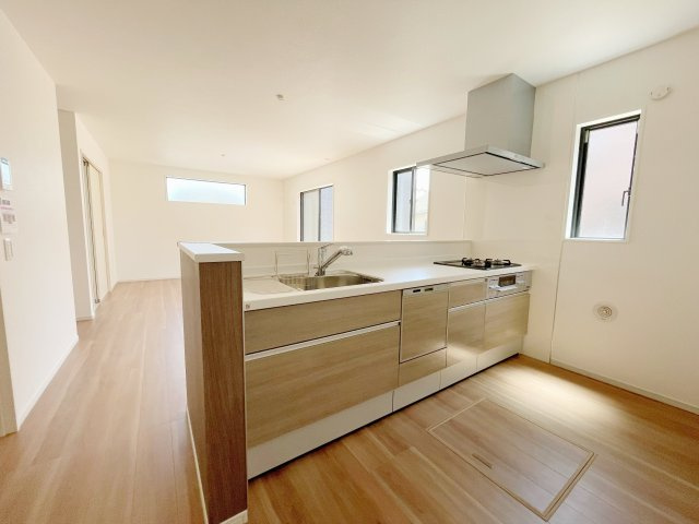 新築戸建・新築建売　KIP伊勢崎市今泉町1期のキッチン|オープンキッチンで開放的♪共働き世帯や子育て世帯の強い味方の食洗機付きシステムキッチン♪