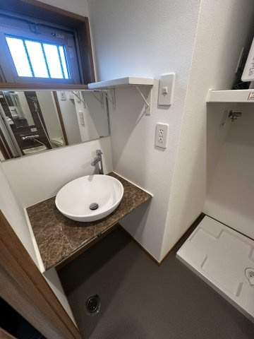 本町HILLSの独立洗面台|現状有姿となります。