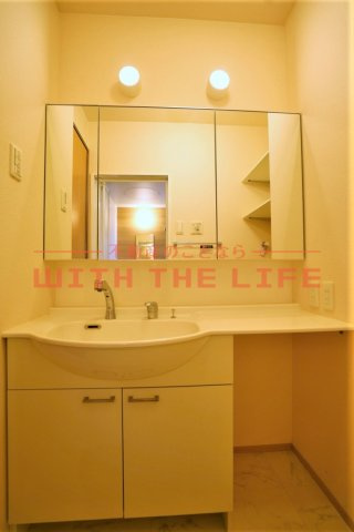 サンライズ御井Ⅱ【キャッシュバック対象物件】の独立洗面台|朝の支度にも助かる、独立の洗髪洗面化粧台