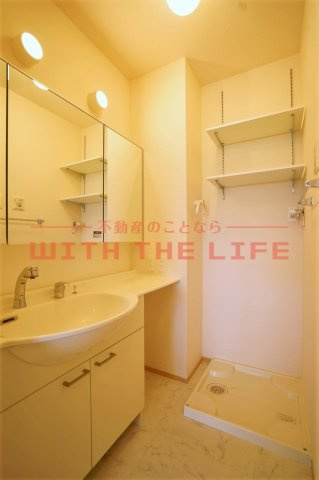 サンライズ御井Ⅱ【キャッシュバック対象物件】の洗面所|明るい洗面所です