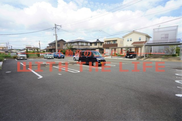 サンライズ御井Ⅱ【キャッシュバック対象物件】の駐車場|駐車場があります