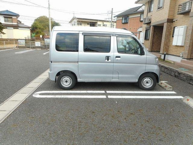 セゾン　五条Ⅱの駐車場