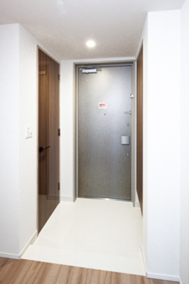 【玄関】 | レガシス中目黒 | ※写真は同タイプ住戸です。