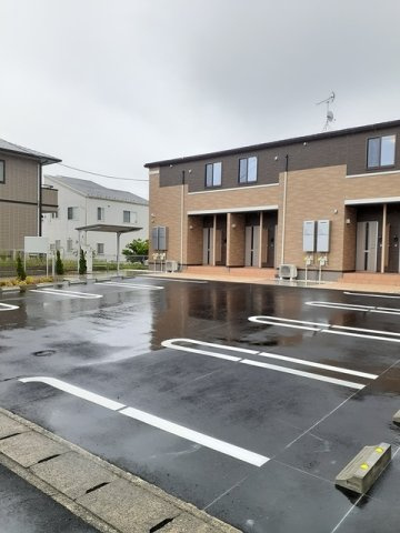 シン・ラシーヌの駐車場