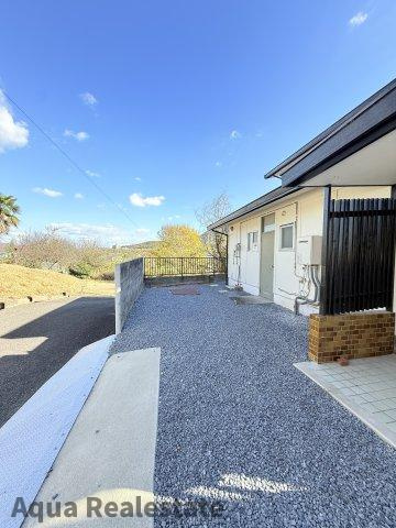 坂出市府中町　リフォーム戸建の駐車場|駐車場があるので、車を買う予定の方も安心です