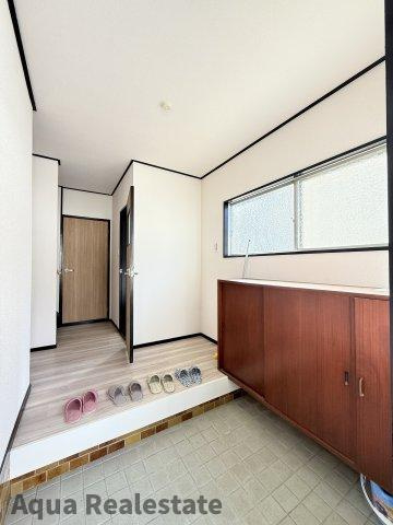 坂出市府中町　リフォーム戸建の玄関|きれいな玄関です