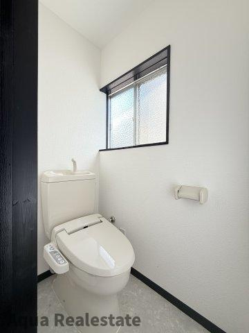 坂出市府中町　リフォーム戸建のトイレ|ゆったりとした空間のトイレです