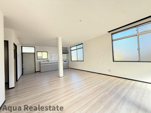 坂出市府中町　リフォーム戸建の居間・リビング|居間です