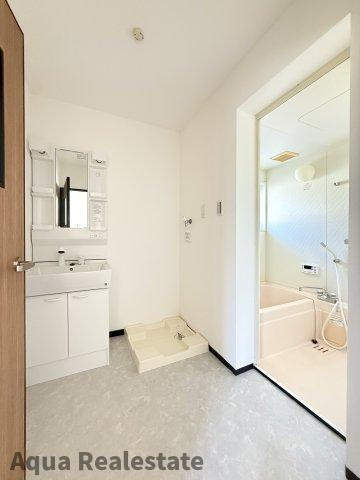 坂出市府中町　リフォーム戸建の独立洗面台|使いやすい独立洗面台です