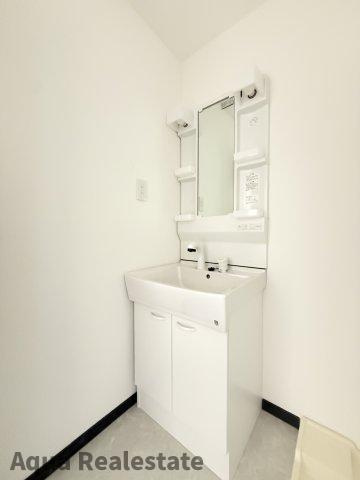 坂出市府中町　リフォーム戸建の独立洗面台|使いやすい独立洗面台です