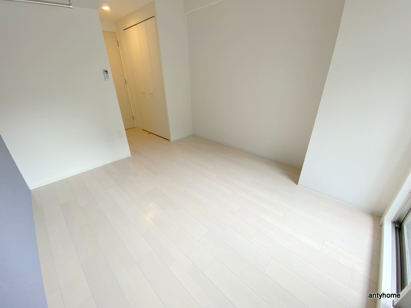 セレニテ心斎橋グランデ 仲介手数料無料の洋室