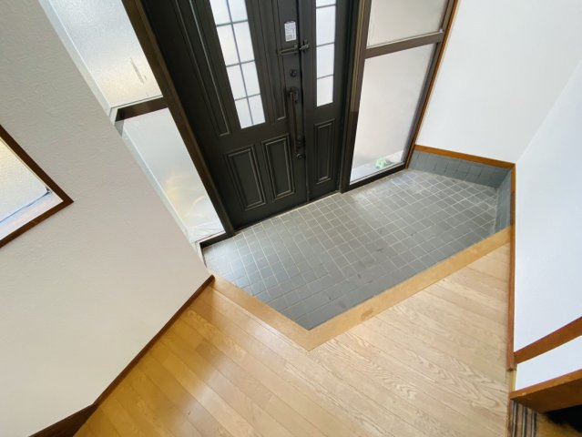 瑞穂市 穂積（穂積駅） 2階建の玄関