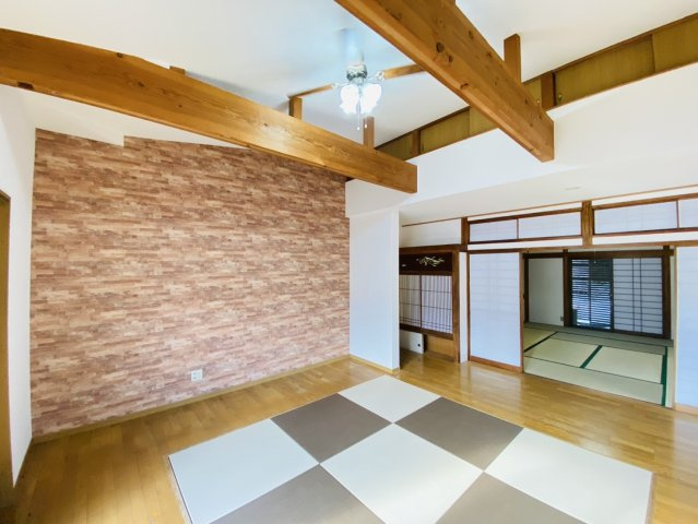 瑞穂市 穂積（穂積駅） 2階建の居間・リビング