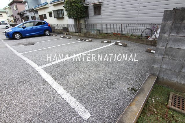 シャルマン大塚の駐車場