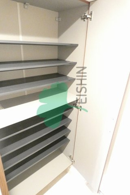 【玄関】 | ラフレシーサ博多駅南4 | 下駄箱もしっかりついてます！