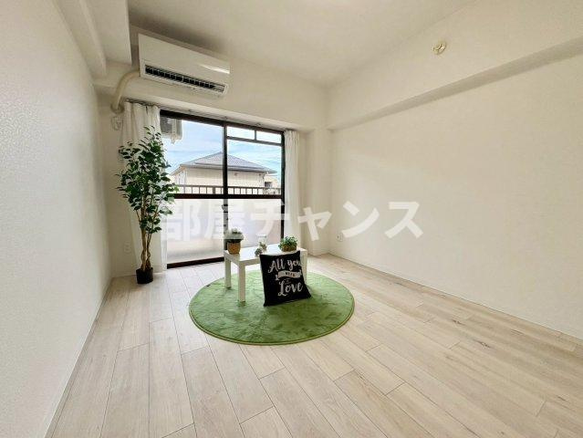 CASA NOAH名古屋Iの居間・リビング