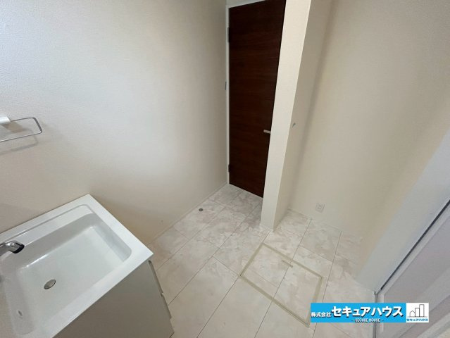【本日ご案内可能】豊明市阿野町　全6棟のランドリースペース|【洗面室背面の収納スペース　2号棟】
◆棚を設置してタオルや洗剤などを置くスペースをつくることができます。　　　　　　　　　　　　　　　　　　　　　　　　　　　　　　　　　　　　　　　　　　　　　　　
