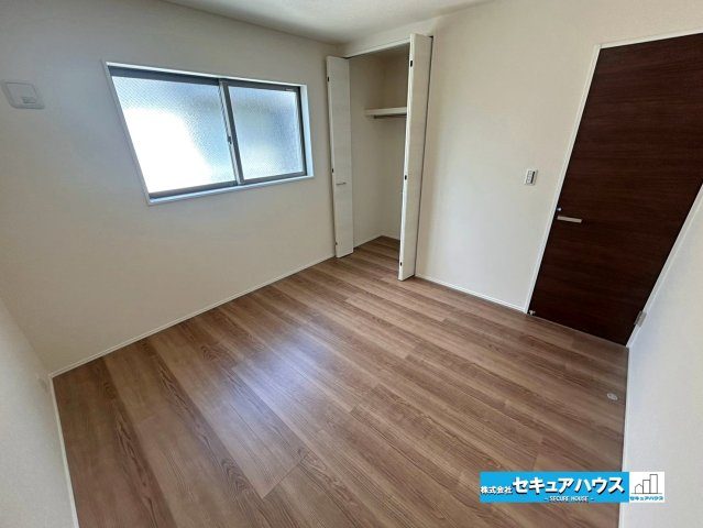 【本日ご案内可能】豊明市阿野町　全6棟の洋室|【洋室　2号棟】
◆お子様のお部屋や主寝室、来客時の宿泊室、趣味のお部屋としてもご利用いただけます♪
◆全居室収納付きのため各居室ごとにお洋服や荷物をしまうことができます。　　　　　　　　　　　　　　