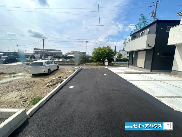【本日ご案内可能】豊明市阿野町　全6棟の前面道路含む現地写真|事前予約にて現地ご見学いただけます！お気軽にお問い合わせください♪
■株式会社　セキュアハウス　豊明支店■
住宅ローンに強く、知識、経験豊富なスタッフ在籍
お客様に寄り添い、ご成約後もサポート致します