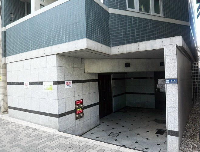 ステージファースト西新宿のエントランス