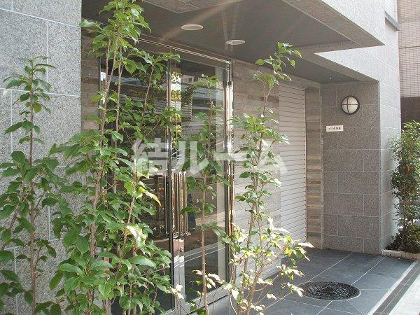 板橋区本町の賃貸マンションのエントランス