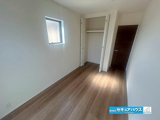 【本日ご案内可能】豊明市阿野町　全6棟の洋室|【洋室5帖】
◆全居室収納付きのため各居室ごとにお洋服や荷物をしまうことができます。　　　　　　　　　　　　　　　　　　　　　　　　　　　　　　　　　　　　　　　　　　　　　　　　　　　　　　　　　　
