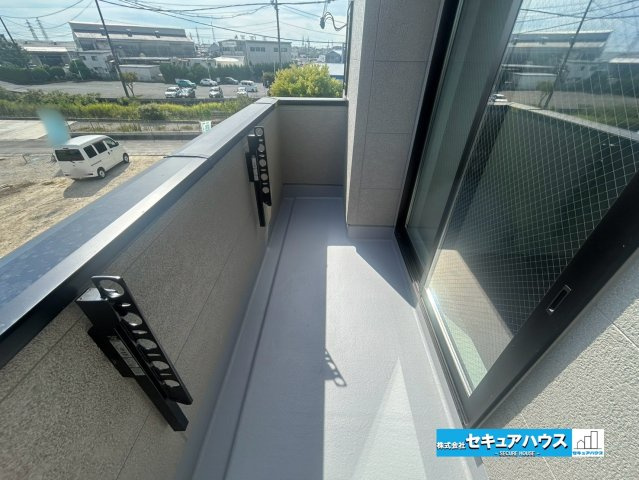 【本日ご案内可能】豊明市阿野町　全6棟のバルコニー|【バルコニー】
◆見晴らしもよく、太陽の温かな温もりをめいっぱい受け止めてくれます。
太陽の光と爽やかな風を受けたお洗濯物はあっという間に乾き、取りこむ時には太陽の匂いを感じられそうですね。　　　　　