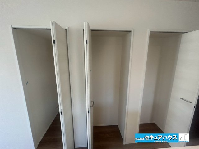 【本日ご案内可能】豊明市阿野町　全6棟の収納|【リビング収納】
◆日用品のストックや掃除用具をしまうのに便利な収納付きです♪　　　　　　　　　　　　　　　　　　　　　　　　　　　　　　　　　　　　　　　　　　　　　　　　　　　　　　　　　　　　　