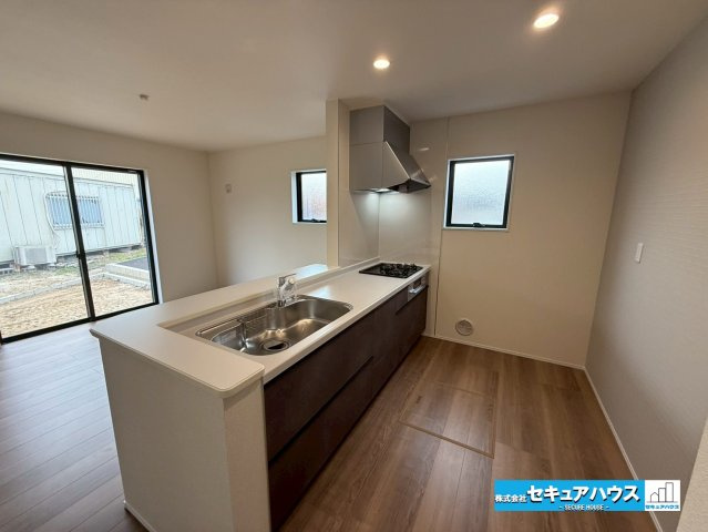 【同施工物件ご案内可能】豊明市阿野町　全6棟の内観：施工例|【キッチンイメージ】
◆同時にたくさんの料理が調理できる。「焼く・蒸す・煮る」の工程を同時進行で進めることができるので、料理を素早く作ることができます。育児でバタバタ忙しいママに嬉しい♪