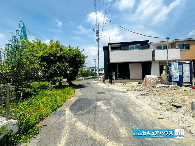 【同施工物件ご案内可能】豊明市阿野町　全6棟の前面道路含む現地写真|事前予約にて現地ご見学いただけます！お気軽にお問い合わせください♪
■株式会社　セキュアハウス　豊明支店■
住宅ローンに強く、知識、経験豊富なスタッフ在籍
お客様に寄り添い、ご成約後もサポート致します