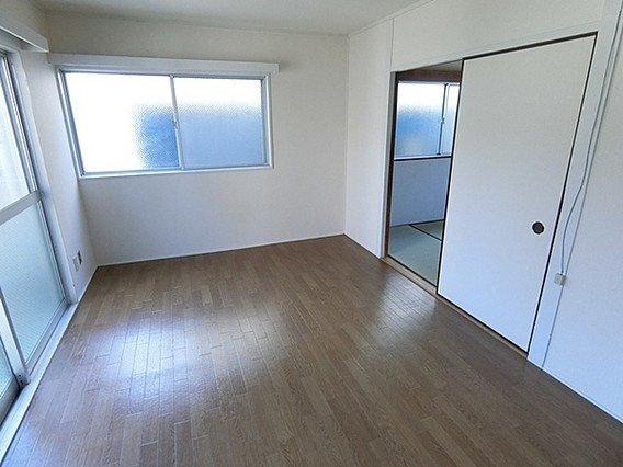初崎マンションの洋室
