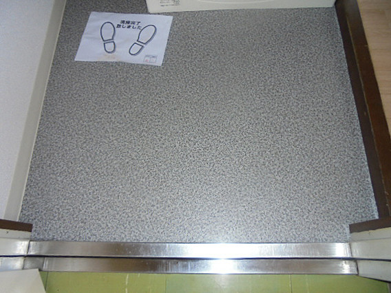 東マンションの玄関