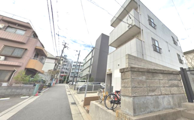 東マンションの外観