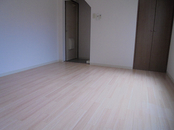 東マンションの居間・リビング