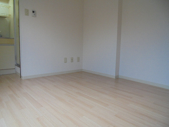 東マンションの居間・リビング