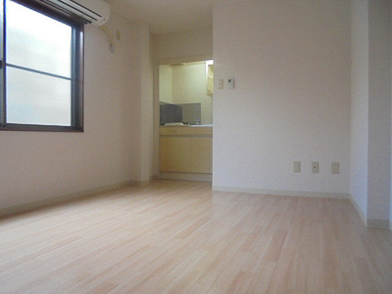 東マンションの居間・リビング