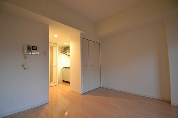 スワンズ神戸三宮イーストの洋室