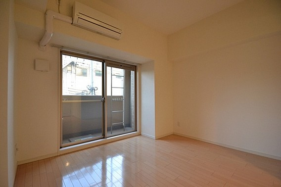 スワンズ神戸三宮イーストの洋室