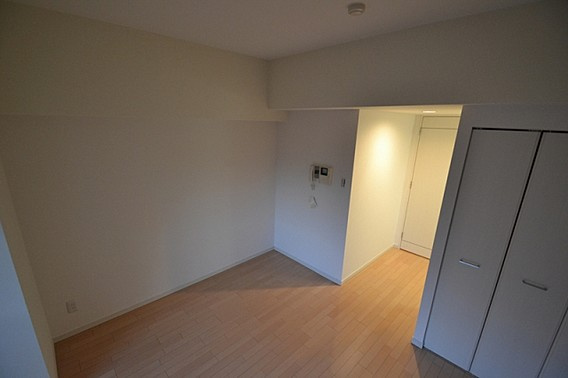 スワンズ神戸三宮イーストの洋室