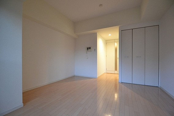 スワンズ神戸三宮イーストの洋室