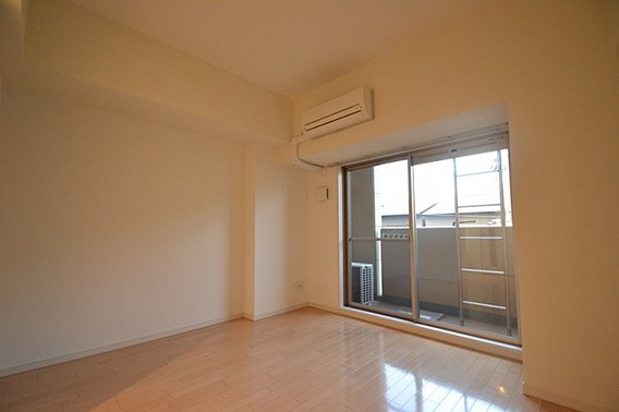 スワンズ神戸三宮イーストの洋室