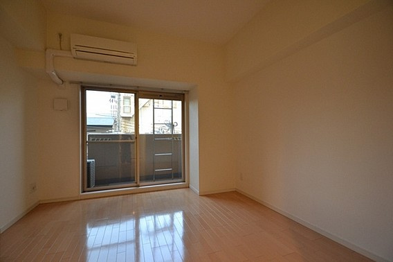 スワンズ神戸三宮イーストの洋室