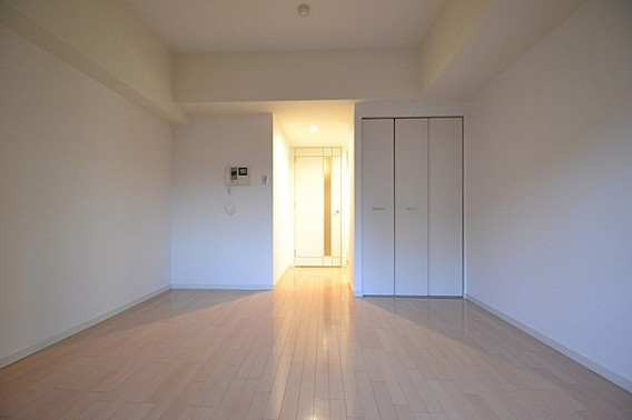 スワンズ神戸三宮イーストの洋室