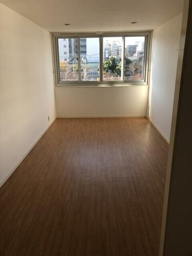 ソルダビルの洋室