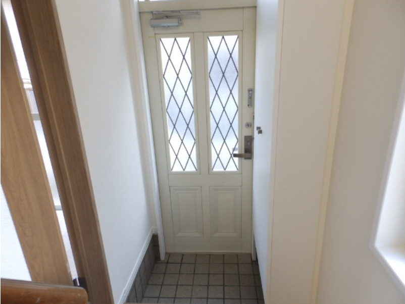 岩屋中町1丁目貸家の玄関