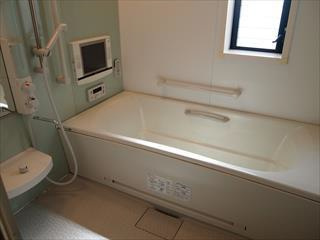 中山手通7丁目貸家の浴室