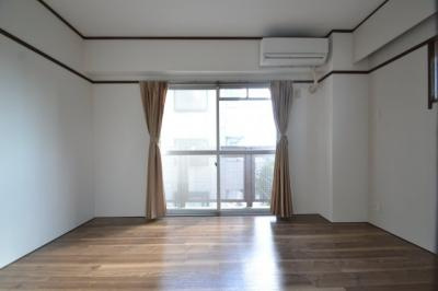 SIハイツ岩屋の洋室