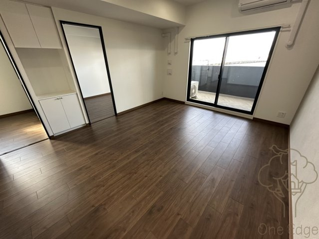 Alivis野田阪神の居間・リビング