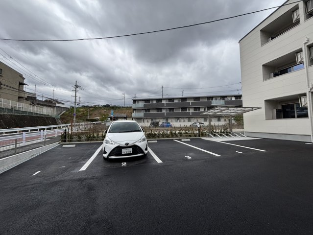 ジーメゾンあやめ池エルシアスの駐車場
